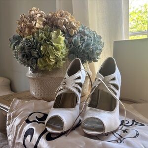 Seychelles White Heels